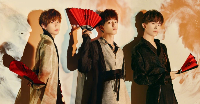 tfboys合体拍古装写真,王俊凯险胜,谁是下一代古装男神?