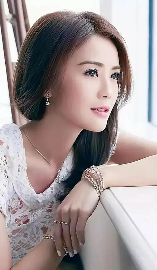 香港女星蔡卓妍性感写真