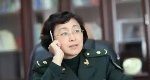 学霸女将军花6年打造"中国剑网"首长:她可顶好几个导弹旅长_李贤玉