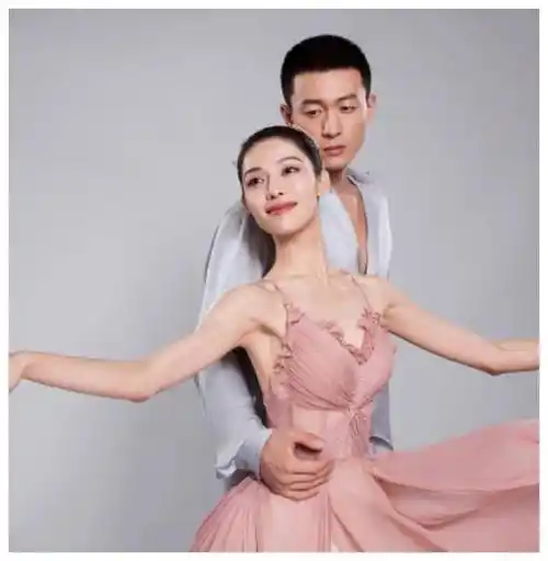 女神钟楚曦正式公布恋情!与男友晒甜蜜照片,秀恩爱满满!