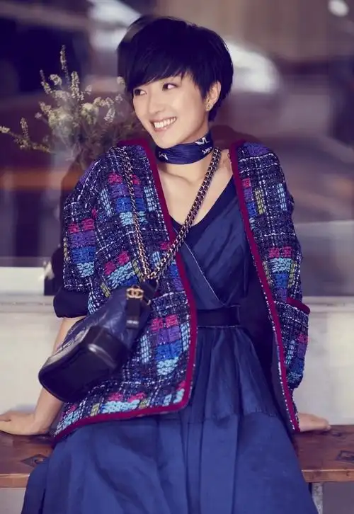 桂纶镁剪短发至少年轻10岁,土妞秒变气质女神,看完也想剪短发了