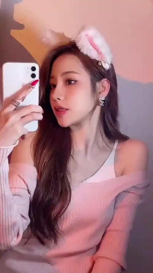 抖音美女 雷七七 原则上是不行 但是你很难对姐姐说不 原相机