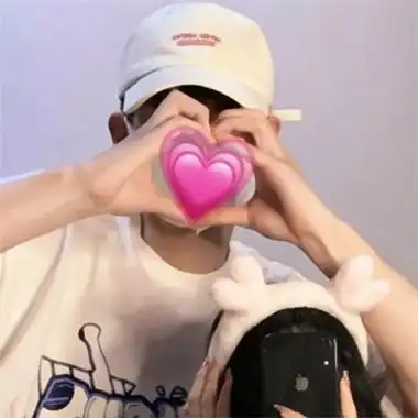 情侣比心手势情侣头像图片大全 一左一右比心的情侣头像一男一女_情侣