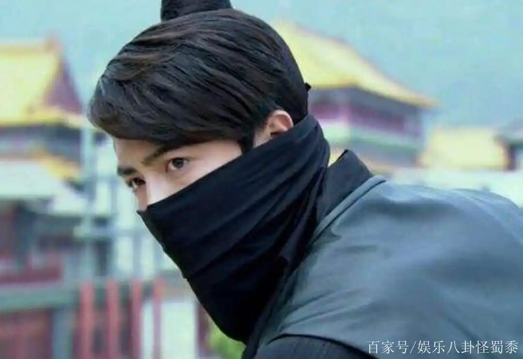 影视剧中蒙面的男星,你能认出几位?很多人都输在图一
