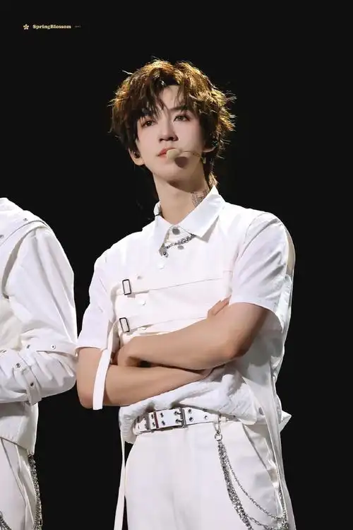 贺峻霖饭撒小天使##贺峻霖 梦蝶破笼##时代少年团叁重楼暨出道四帜觋