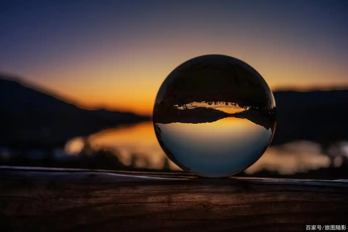 摄影美图分享——玻璃球里的另一个世界