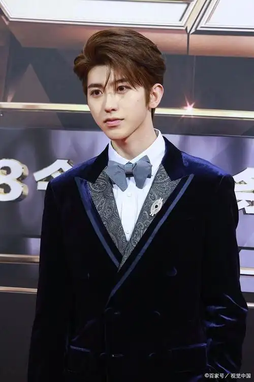 蔡徐坤发福照引发热议网友直呼坤坤怎么变成这样了