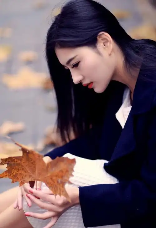 转编:博客唯美意境人物素材——《爱在深秋》(8p音画图文)