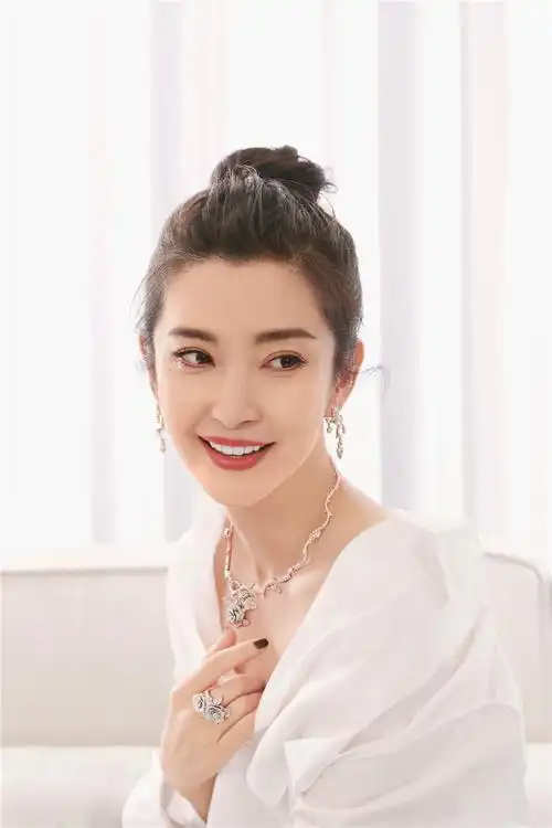 67李冰冰时尚大片曝光玫瑰美人优雅邂逅自信光芒