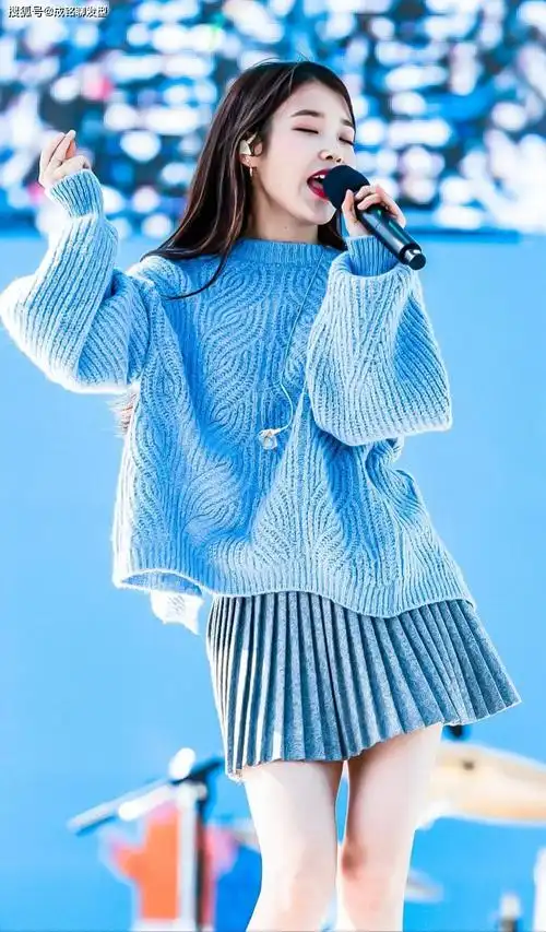 小可爱李智恩亮相米兰,穿2020春夏粉色欧根纱连衣裙,甜度超标!_裙子