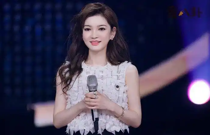 不过当时她是作为模特,现今在娱乐圈这么多年,丁丁已经是模特,歌手