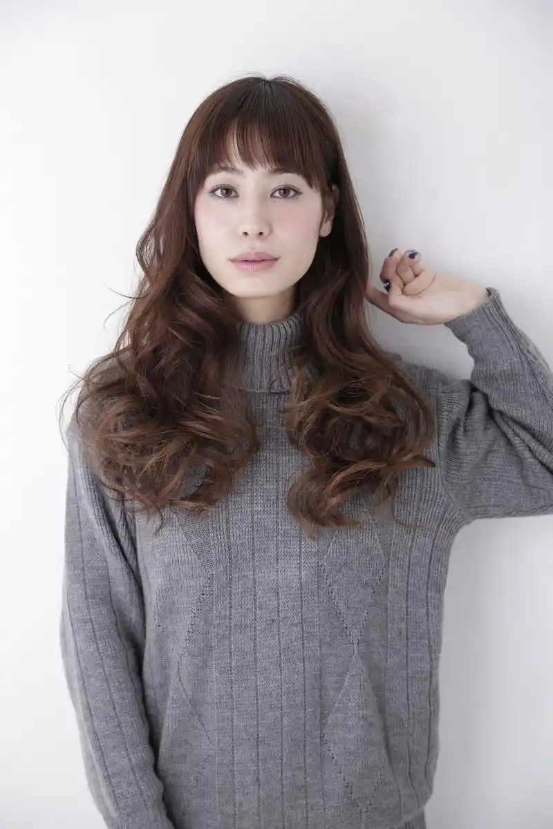 美发知识:中长发烫卷更好看,显瘦又气质发型,非中长发烫发莫属