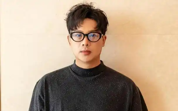 16人自荐踢馆《歌手2024》,陈翔被嘲,曾一鸣又报名,选秀歌手多