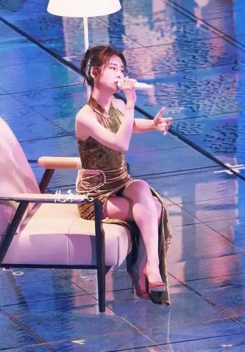 这一夜张碧晨的旗袍高跟封神诠释什么叫做媚骨天成