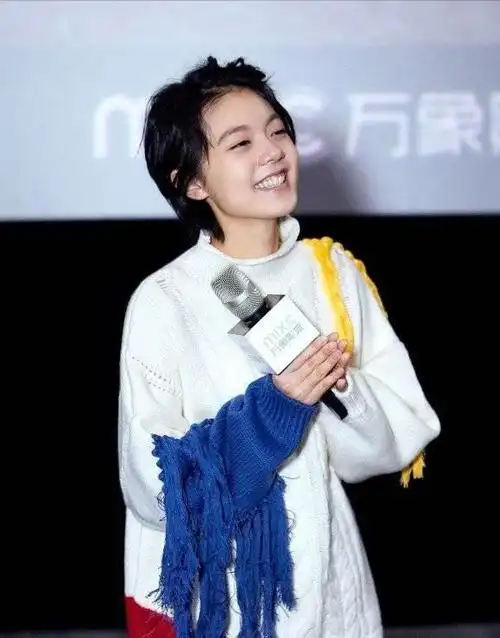 赵今麦短发很软萌休闲风服装简单好看原来这就是17岁的模样