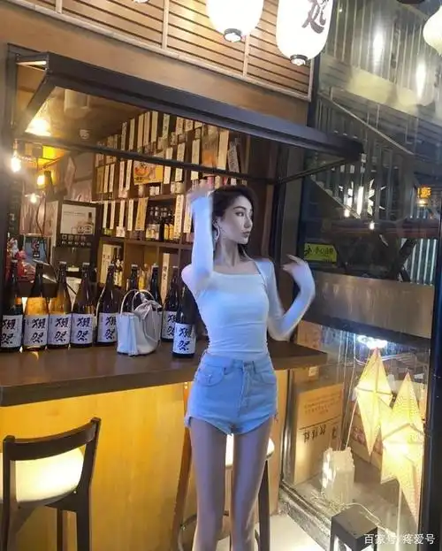 漂亮的女人,很有气质,身材也非常丰满