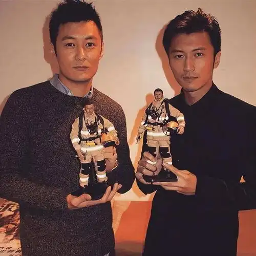 余文乐的起点很高,他曾和谢霆锋,陈冠希,陈奕迅一起被誉为是新一代