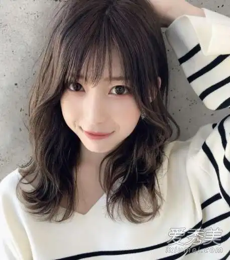 30岁职场女性适合留什么发型 职场有气质的发型图片_漂亮女人街