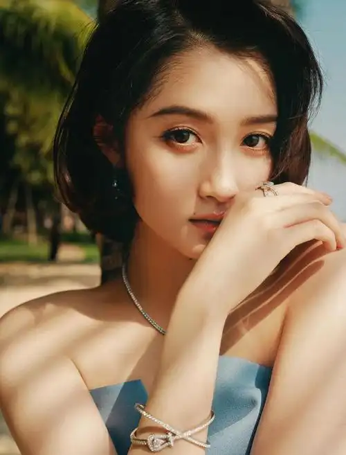 关晓彤蝴蝶蓝裙性感又迷人太吸引人了怪不得鹿晗着急追到手