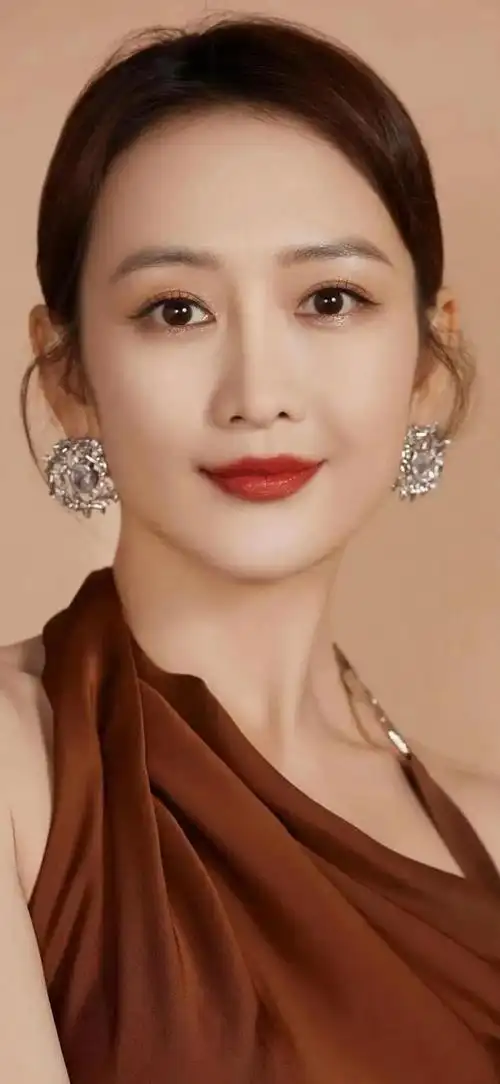 王鸥气质婉约清新靓丽优雅性感女神范十足