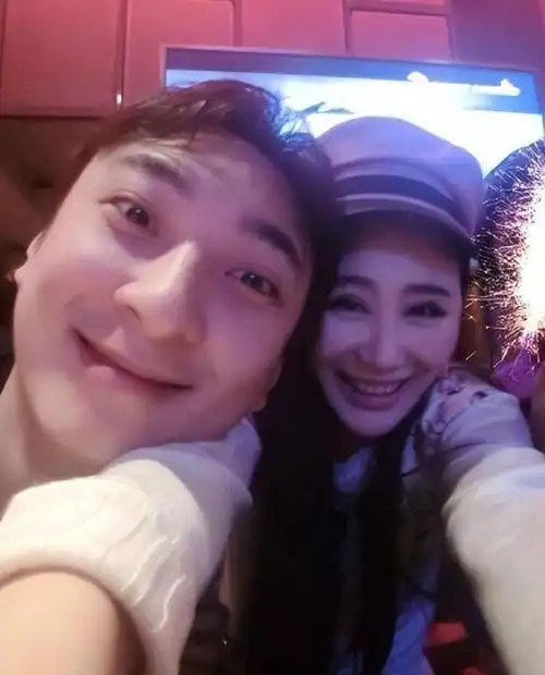 王思聪17任女友,雪梨当总裁,张予曦最美,其中一位是"狗保姆"