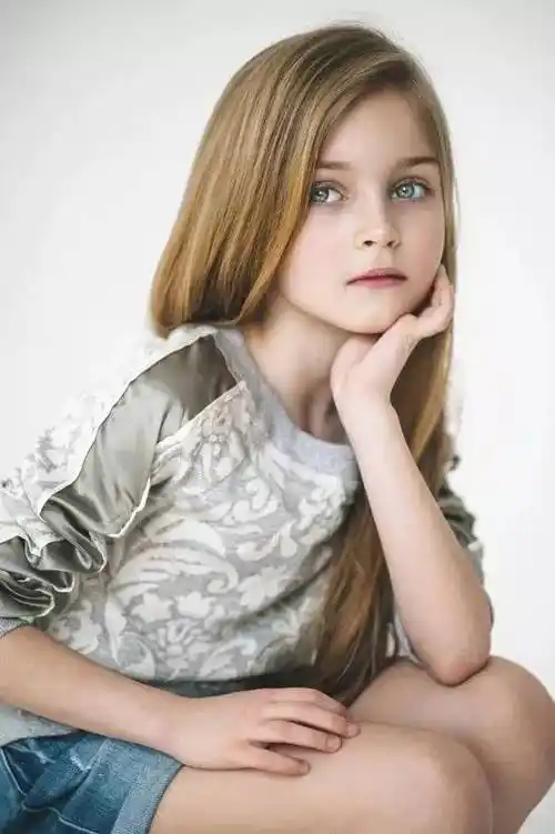 全球最漂亮的40位小公主,都是坠落凡间的精灵!