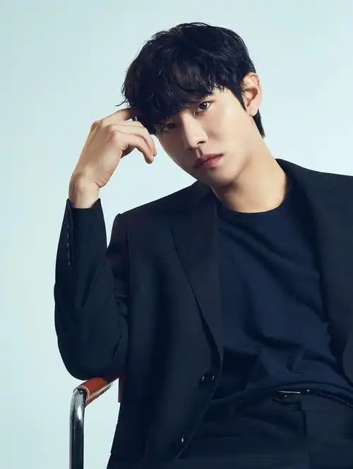 最受欢迎韩国男明星(著名的韩国男明星)