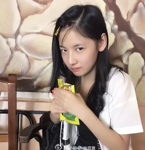 清秀佳人时期的赵粤这是素颜吧