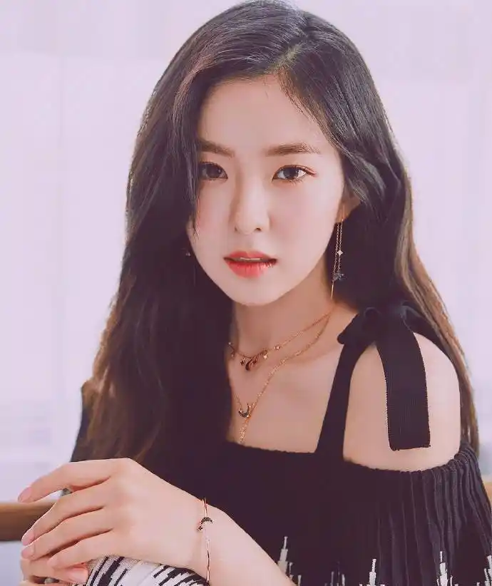 去年韩国网友票选出最美女爱豆,前8名分别为:irene裴珠泫; 少女时代林