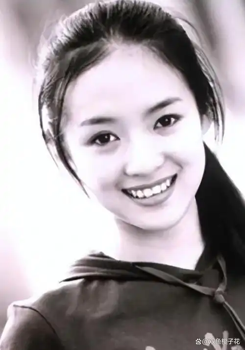 章子怡17岁时有多撩人?大学时期旧照曝光,这才是真正的玉女