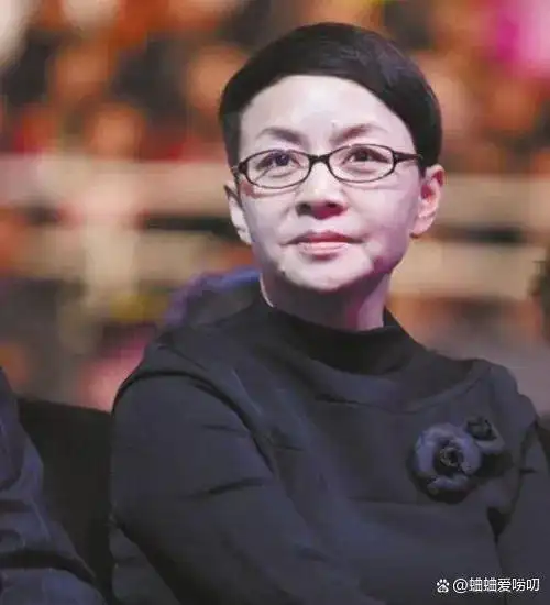 宋丹丹及其夫妇的出现再次证明了真正的时尚和魅力是不受年龄限制的.