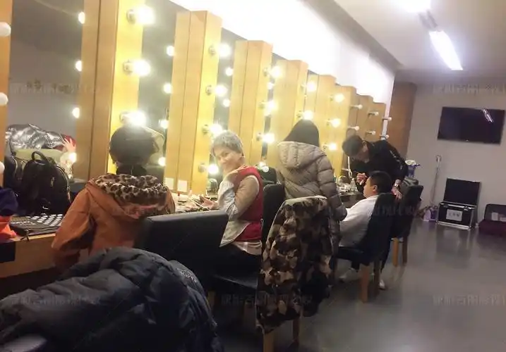 天津大剧院的化妆间是啥样的一起去看看