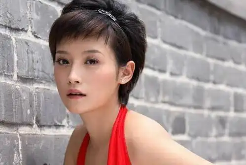 瑛子:法律系学生改走艺术路 新剧演小朋克(图)