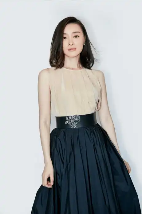 原创吴越真不愧为白玉兰视后满身都是岁月的痕迹但却依然很美