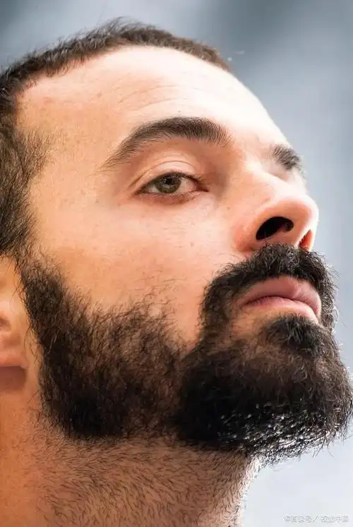 男人的胡子很容易长出来,这和寿命有关吗?经常刮胡子是怎么回事