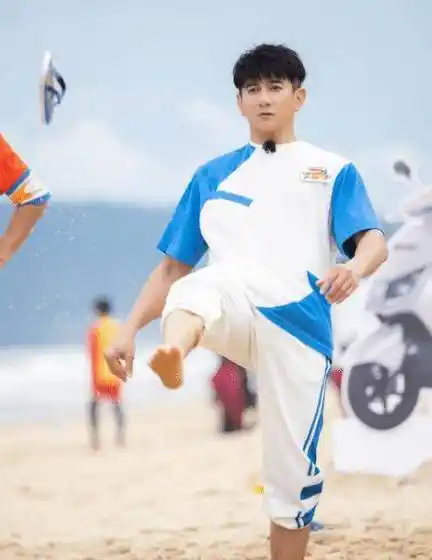 这身材和颜值不敢相信这是50岁的吴奇隆