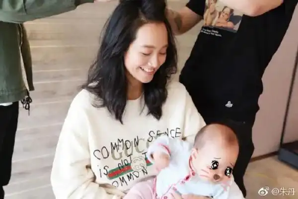 39岁朱丹拼二胎生子无人问津,网友:求求你别再犯"傻"了