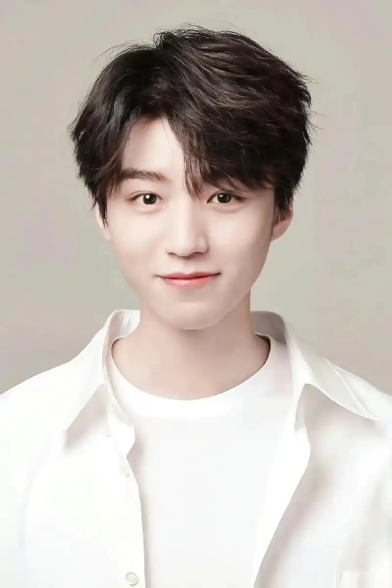 王俊凯证件照的神#王俊凯 - 抖音