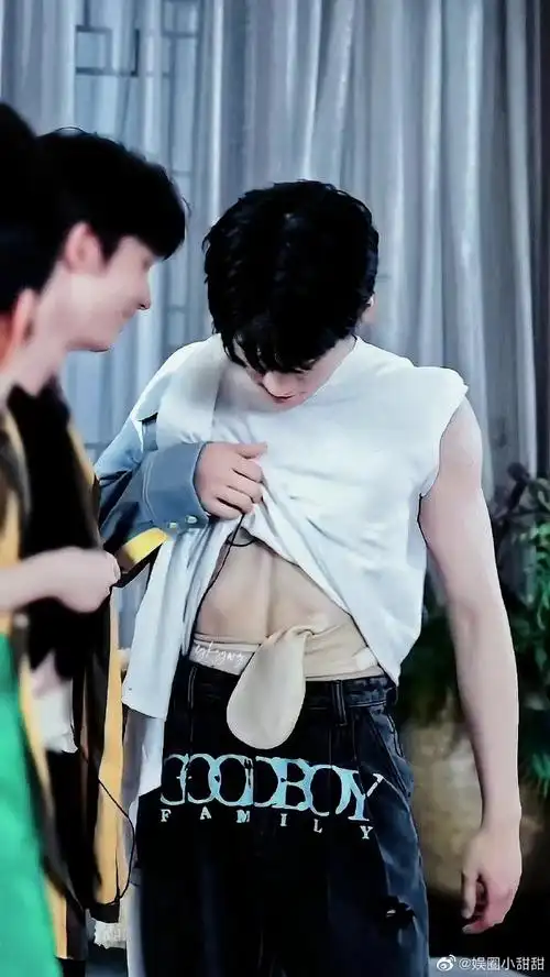 张真源腹肌##张真源马甲线