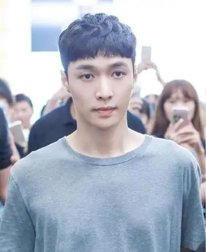 小绵羊张艺兴剪个锅盖头发型,却帅的无话可说!