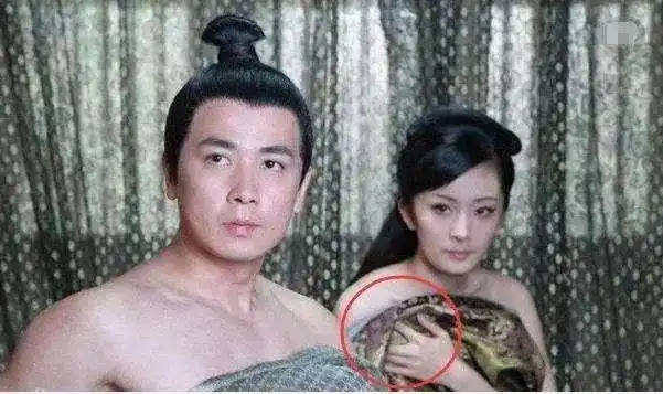 让人尴尬的穿帮镜头,鹿晗看见了啥?这表情不得不说有点做作