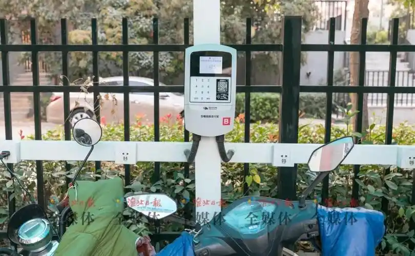 @淮北电动车主:全市210个小区建1570套充电桩,一块钱充5小时!_澎湃号