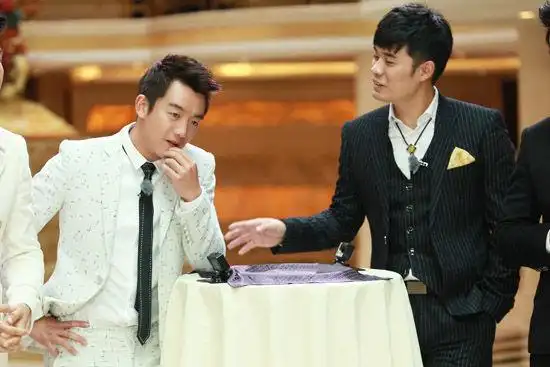 "小猎豹"郑恺强势回归 《跑男》劈叉撕裂裤裆