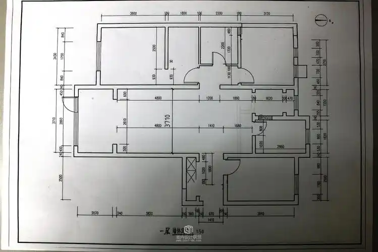 自家装修,画了个平面图,纠结中卫生间门和餐厅地方不够……求指点.