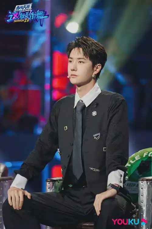 王一博街舞4新剧照 西装马甲搭配领带……__财经头条