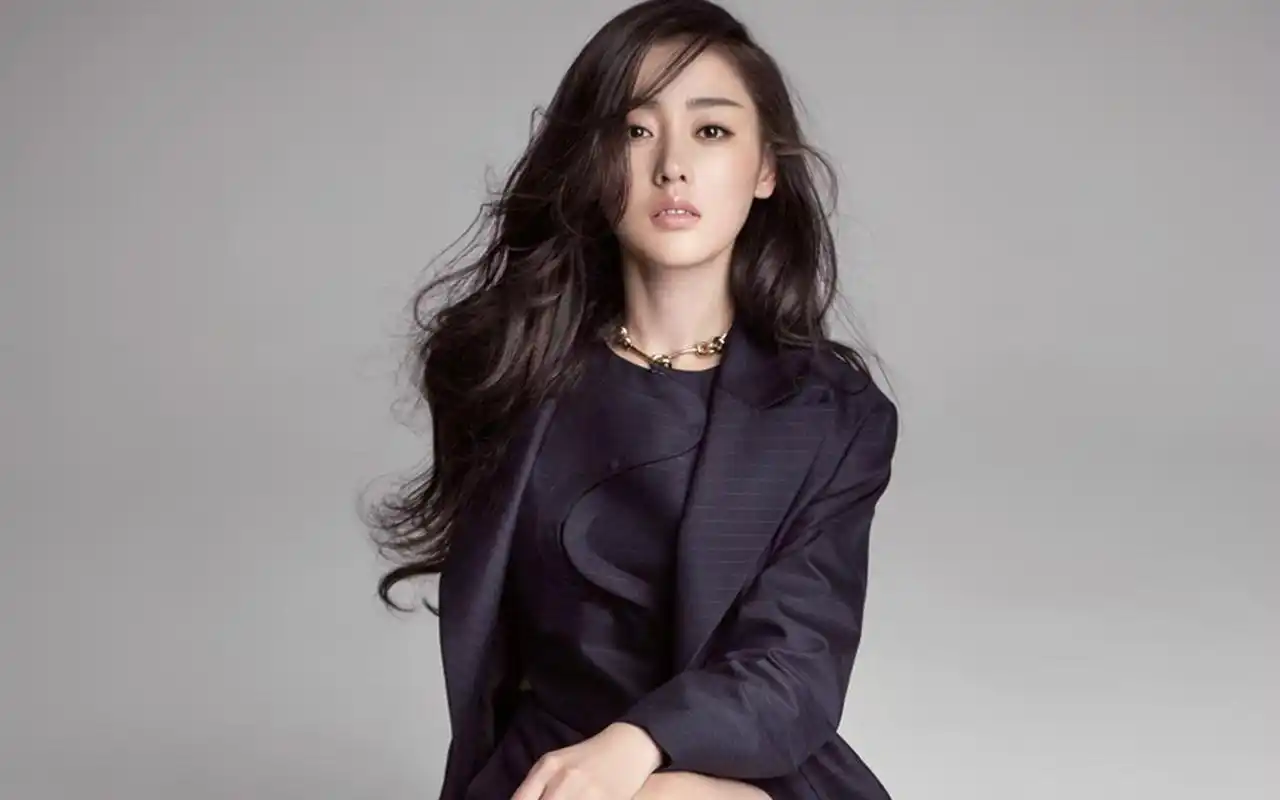 张天爱高冷风尚动人时尚写真电脑壁纸