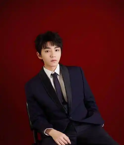 娱乐圈双女星联手官宣结婚!杨紫祝福,王俊凯却惹上风波?