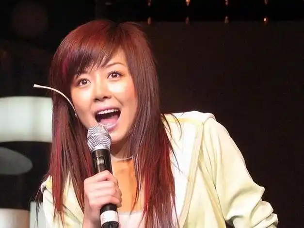 现状:04届冠军四处商演,李宇春身患重病,张靓颖被骗6亿|何洁|安又琪