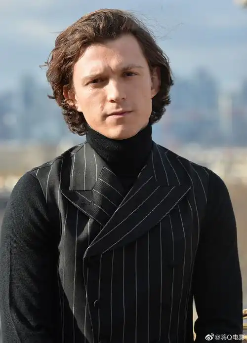 【高清】汤姆·赫兰德2月11日在巴黎宣传《神秘海域》.