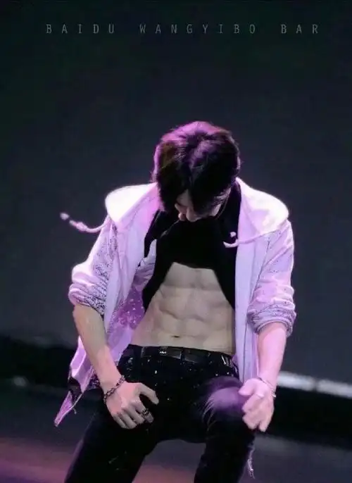 王一博脱衣服镜头